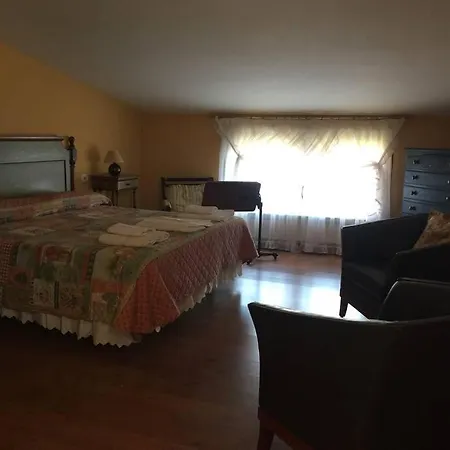Con Piscina Privada 度假居 *