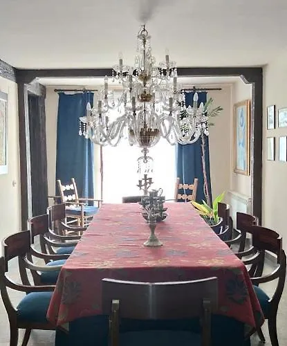 Con Piscina Privada *